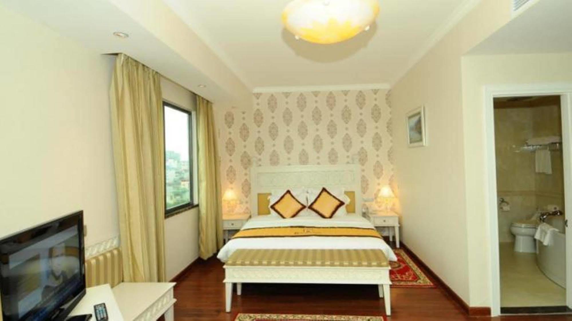 Royal Gate Hotel Hanoi Dış mekan fotoğraf
