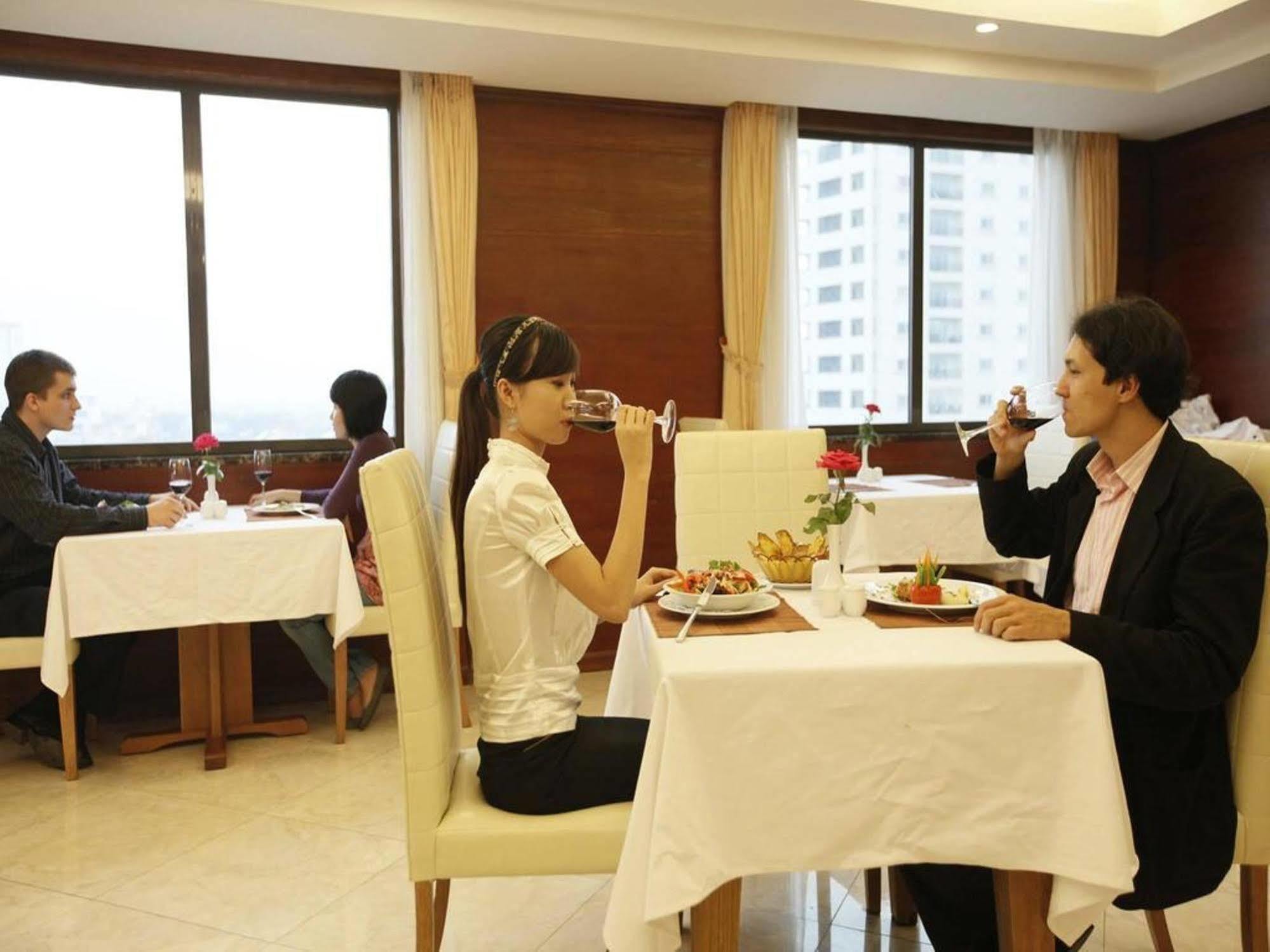 Royal Gate Hotel Hanoi Dış mekan fotoğraf